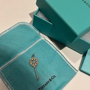 Tiffany Daisy key pedant silver diamond